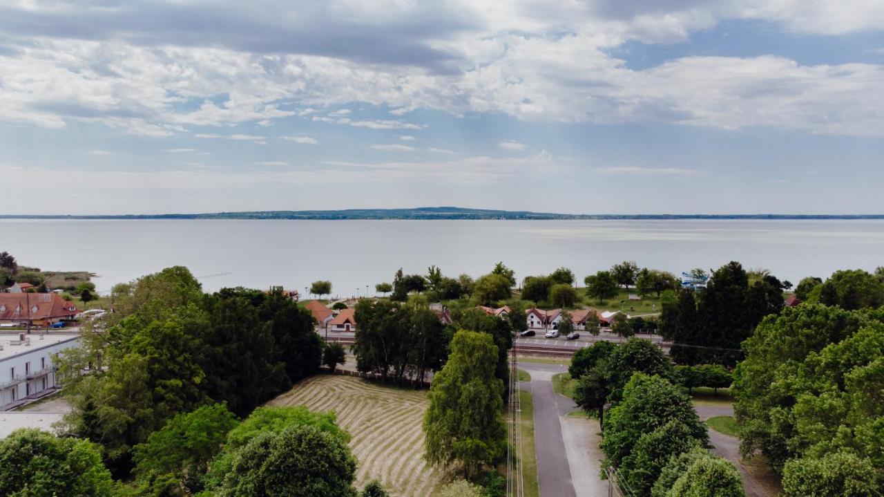 Nyírfa Apartman Vonyarcvashegy Exterior foto