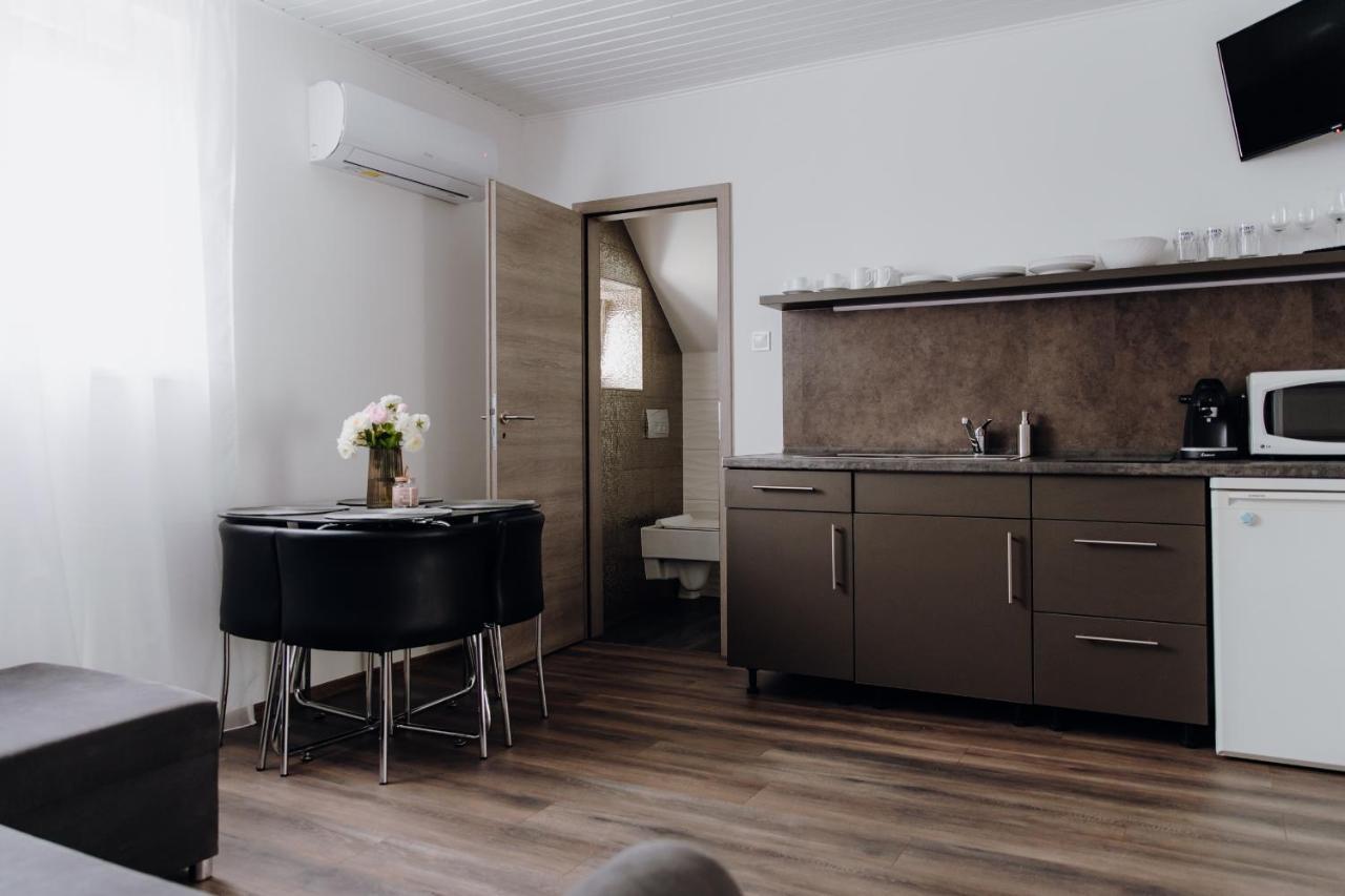Nyírfa Apartman Vonyarcvashegy Exterior foto